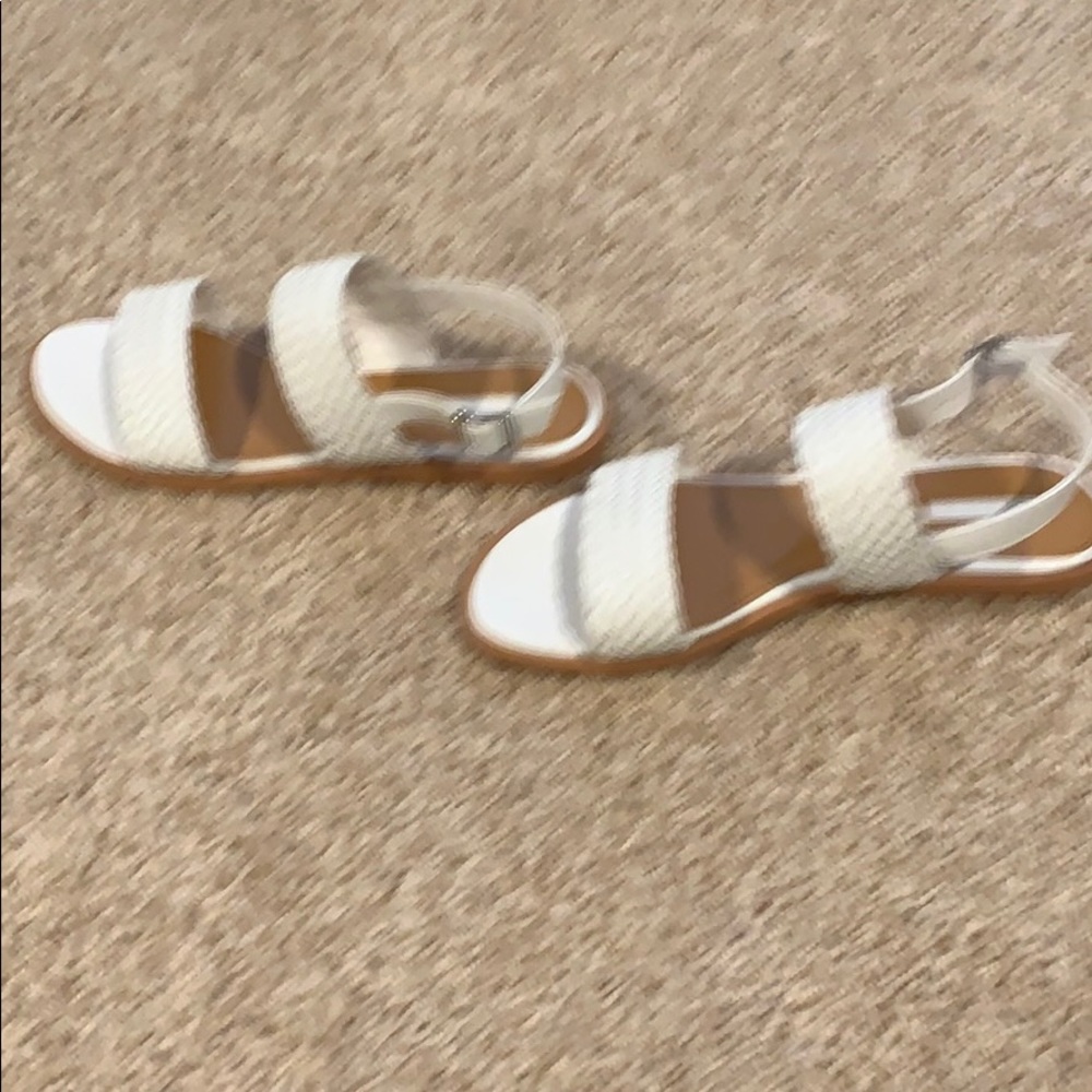New white sandals - Picture 3 of 3